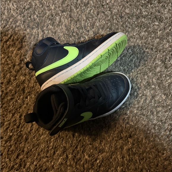 Little kids (preschooler/kindergarten) Nike sneakers. Size 11C. - Picture 1 of 4